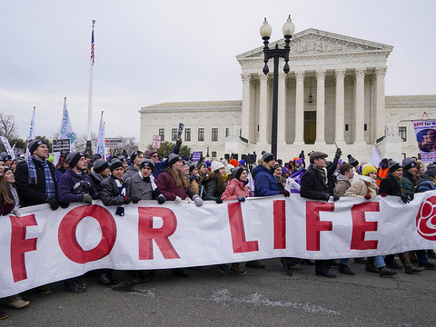 Les anti-avortement défilent à Washington