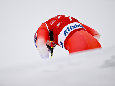 Touché au genou gauche, Odermatt renonce à la course de samedi