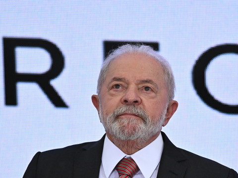 Brésil: le président Lula limoge le chef de l'armée