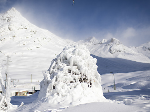 Atténuer les pénuries d'eau en produisant des glaciers artificiels