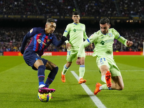 Espagne: Barcelone toujours devant le Real Madrid