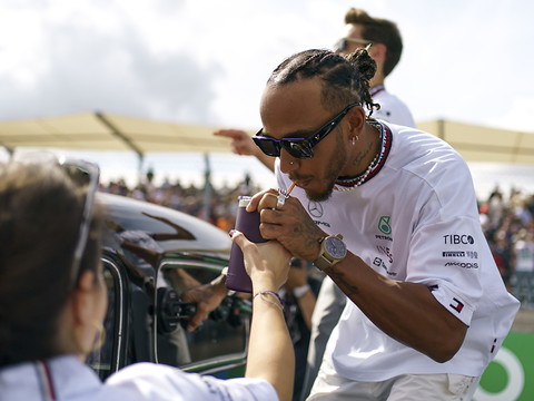 Lewis Hamilton révèle avoir subi du harcèlement raciste à l'école