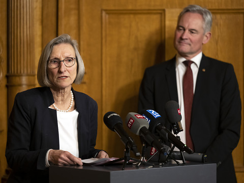 Enquête parlementaire ouverte sur les indiscrétions au Conseil fédéral