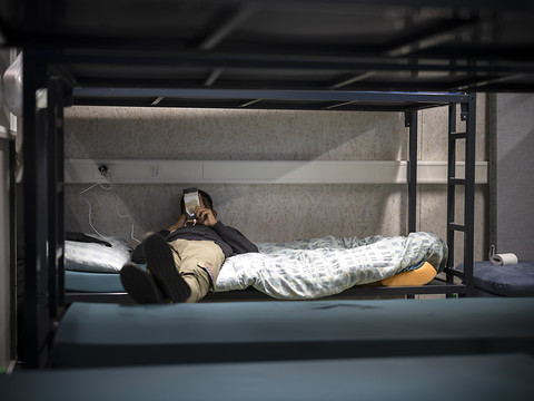 Les recours à la contrainte dans les centres d'asile mieux réglementés