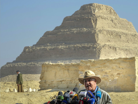 L'Egypte révèle quatre nouvelles tombes pharaoniques et une momie