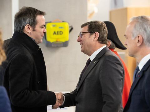 Des ministres français aux HUG pour s'informer sur cette pratique