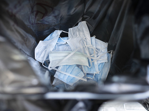 Des millions de masques de la Confédération bientôt périmés