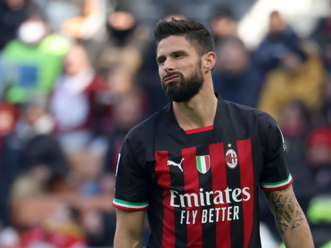 Naples continue, Sassuolo enfonce l'AC Milan dans la crise