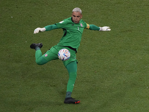 Le gardien du PSG Navas rejoint Freuler à Nottingham Forest