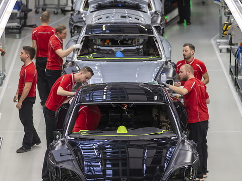 Automobile: l'électrique poursuit conquête du marché européen