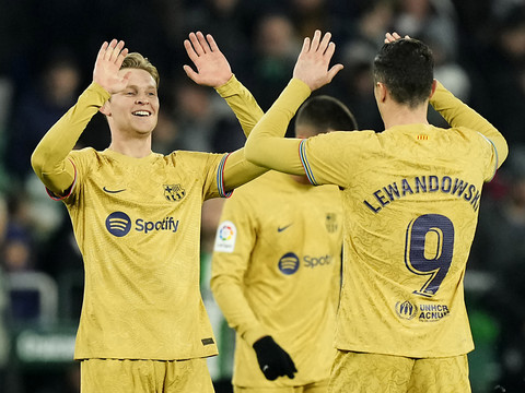 Le Barça domine le Betis à Séville
