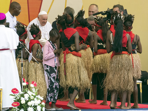 Le pape invite les jeunes Congolais à être 
