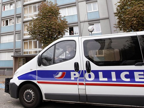 Un nouveau-né retrouvé mort dans la rue près de Paris