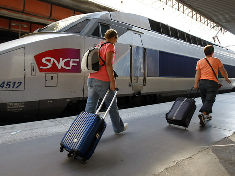 Un TGV Colmar-Paris immobilisé après une menace d'attentat