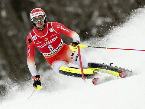 1re manche du slalom: Zenhäusern 2e, Yule 3e