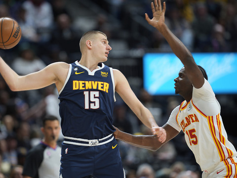 Les Hawks battus à Denver
