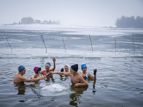 Baignade et plus longue taillaule au monde à la Fête du froid