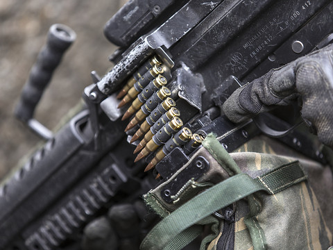 Majorité d'Helvètes pour réexporter du matériel de guerre suisse