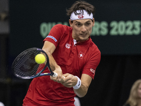 Hüsler grimpe à la 49e place mondiale