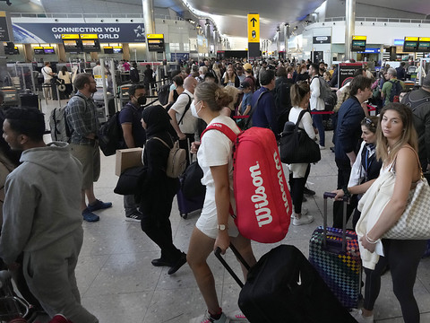 Le trafic aérien a dépassé en 2022 les deux tiers du niveau de 2019