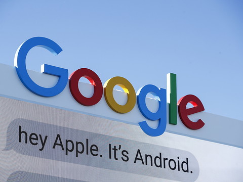 Google lance, en test, sa version de ChatGPT, baptisée Bard