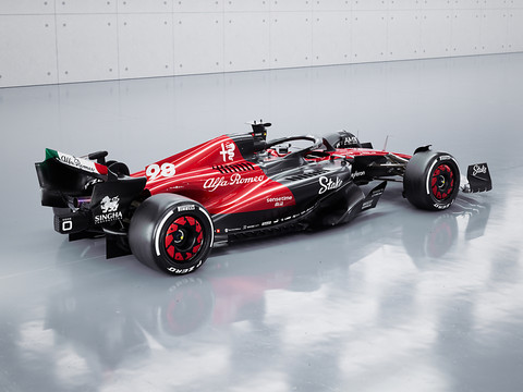 Formule 1: Alfa Romeo en rouge et noir