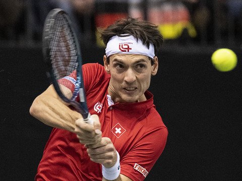 Marc-Andrea Hüsler gagne un match piège