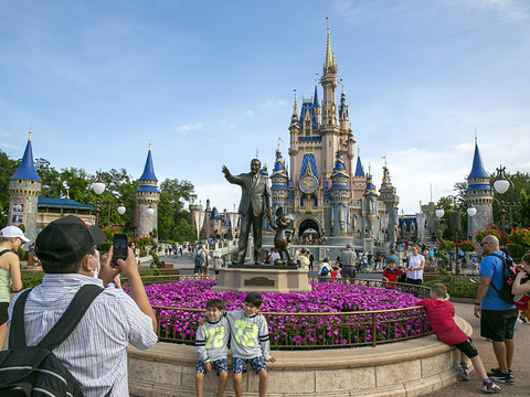 Disney+ perd des abonnés pour la première fois, le groupe licencie