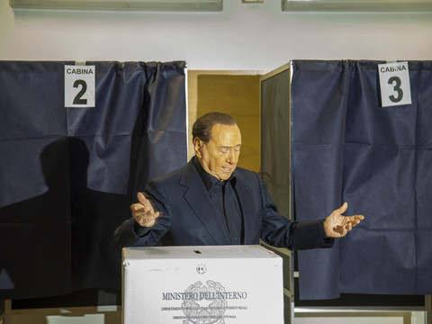 Berlusconi attaque Zelensky, Meloni le recadre