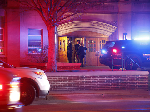 Trois morts dans une fusillade sur un campus, suicide du tireur