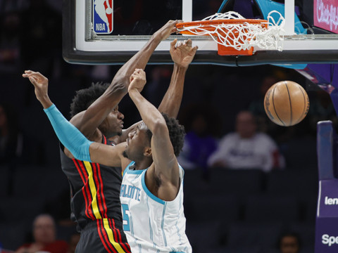 Atlanta tombe à Charlotte