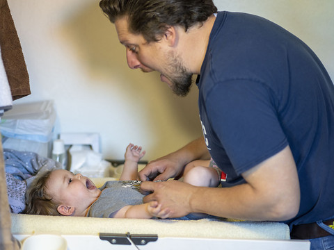 Une commission recommande un congé parental de 38 semaines