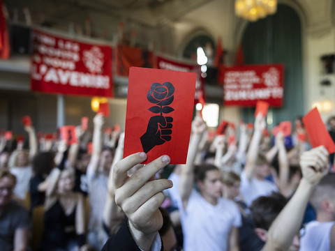 Les Jeunes socialistes déposent plainte contre l'UDC pour racisme