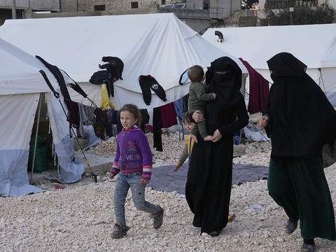 Premier convoi d'aide vers les zones rebelles du nord de la Syrie