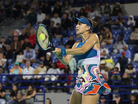Bencic renverse Azarenka et file en quarts
