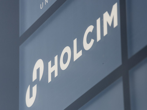Holcim renforce ses activités dans les toitures