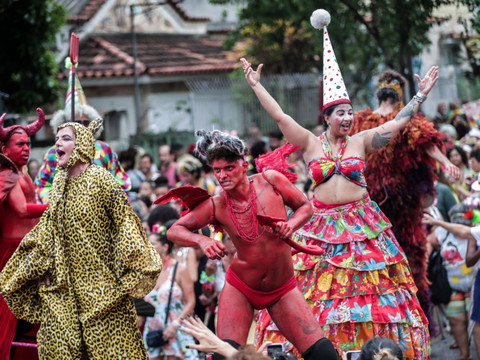 La folie du carnaval de Rio reprend ses droits