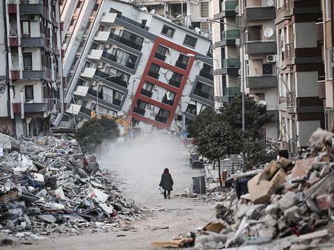 Plus de 44'000 morts, deux nouvelles personnes secourues