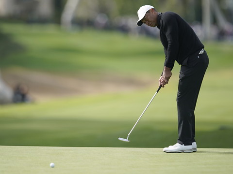 Woods passe de justesse le cut au Genesis