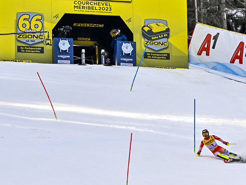 Slalom messieurs: les Suisses en retrait, Feller mène