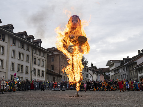 Succès pour le grand cortège du carnaval des Bolzes à Fribourg