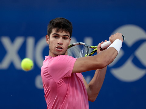 Alcaraz, impressionnant pour son retour, s'impose