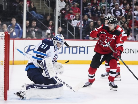 Une victoire de plus et un point de plus pour Nico Hischier
