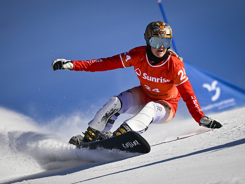 Julie Zogg devant Ladina Jenny en slalom parallèle