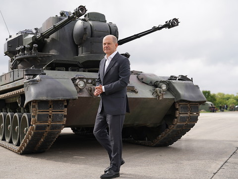 Nouveau projet pour réexporter des armes suisses sur la table