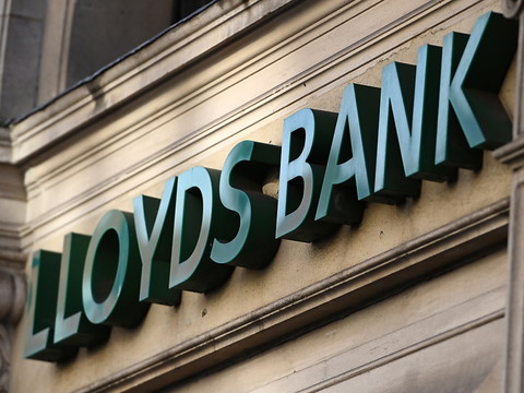 Bénéfice net en repli pour Lloyds en 2022