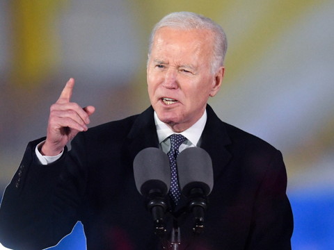 Moscou pas proche d'une utilisation de l'arme nucléaire, dit Biden