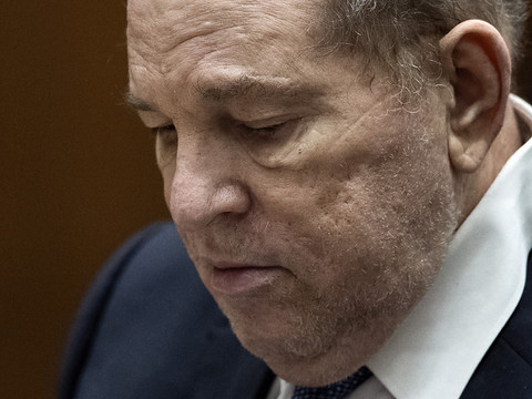 Le producteur déchu Harvey Weinstein condamné à 16 ans de prison