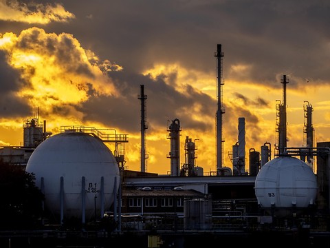 Le chimiste BASF réduit la voilure dans la production
