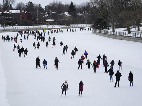L'hiver trop doux a raison de la plus grande patinoire du monde